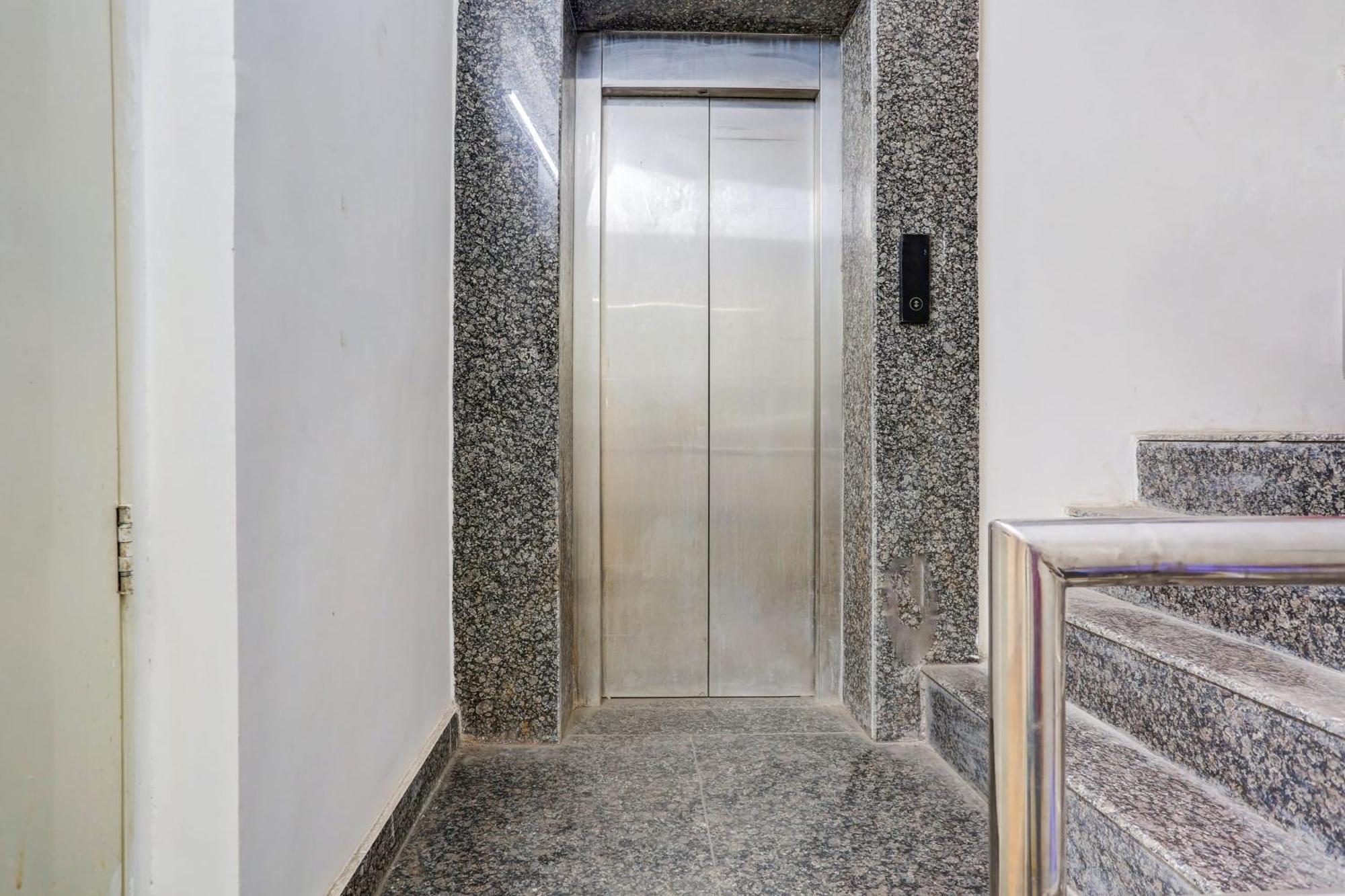 Super Hotel O Rohini Sector 20 Formerly Yellow Saffron Delhi  Buitenkant foto