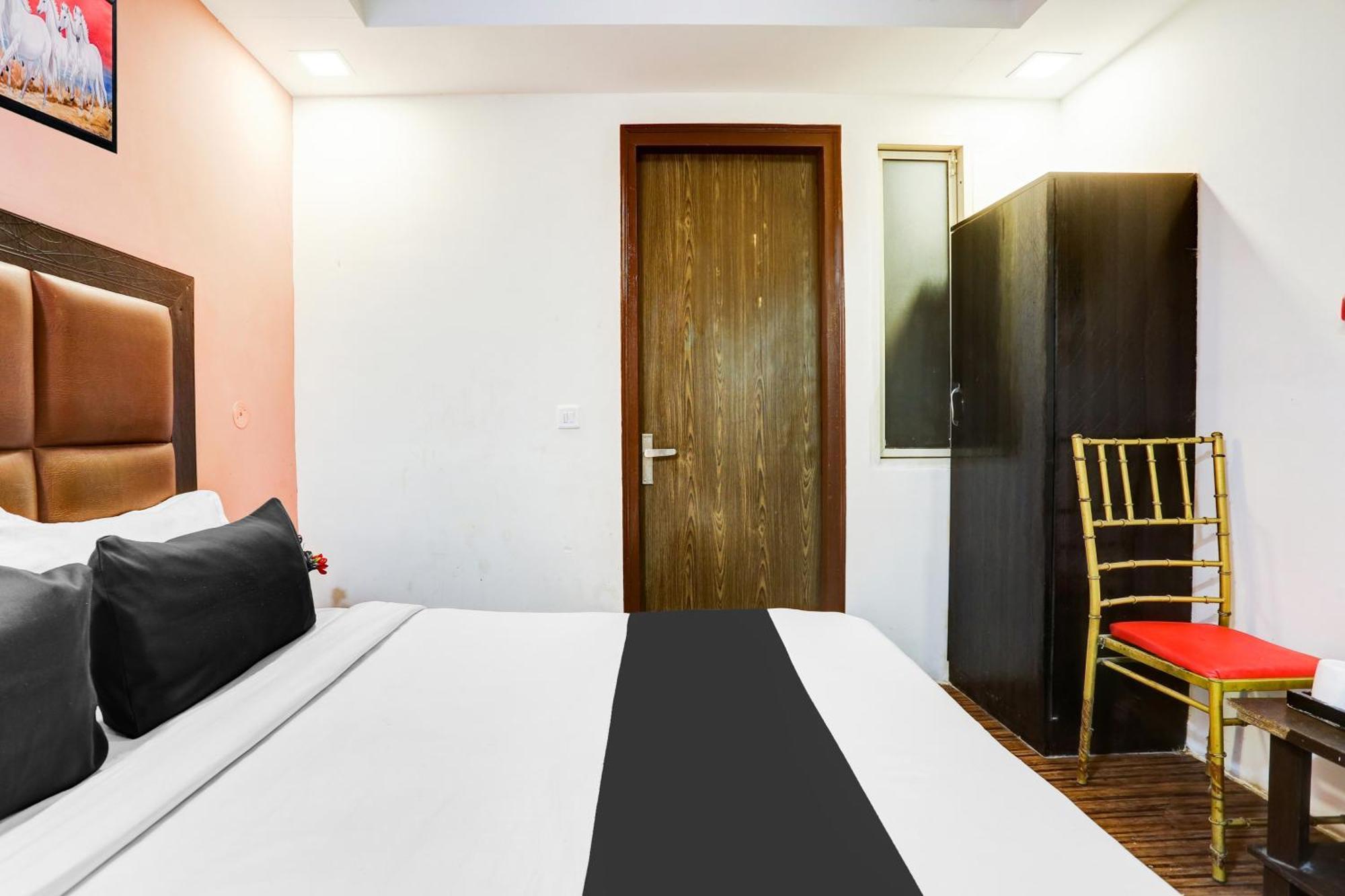 Super Hotel O Rohini Sector 20 Formerly Yellow Saffron Delhi  Buitenkant foto