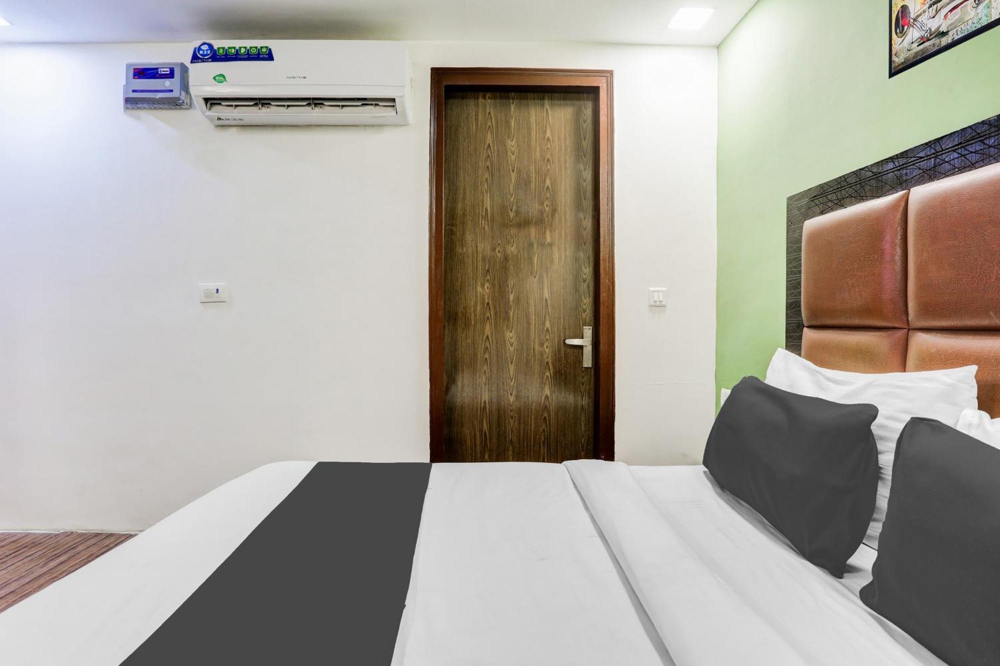 Super Hotel O Rohini Sector 20 Formerly Yellow Saffron Delhi  Buitenkant foto